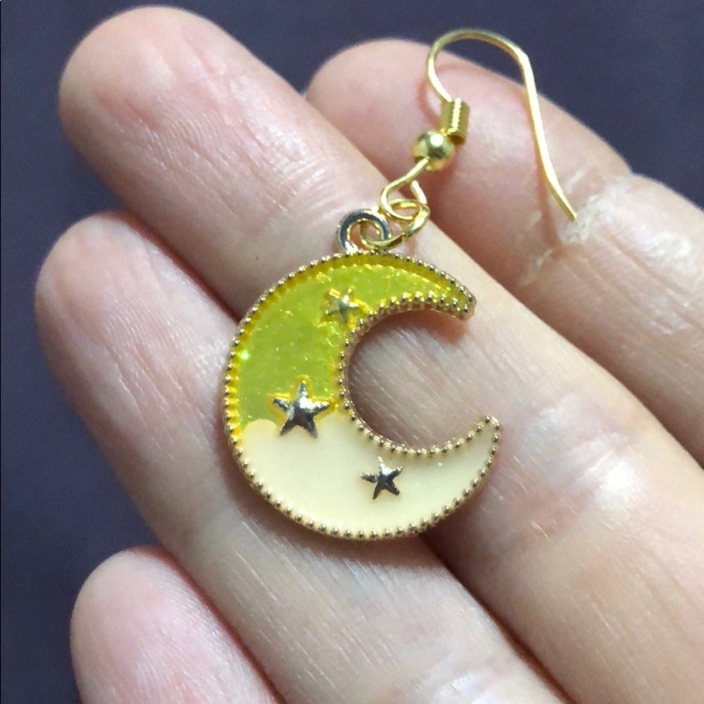 MOON Earrings🌙🤑 - Picture 2 of 3